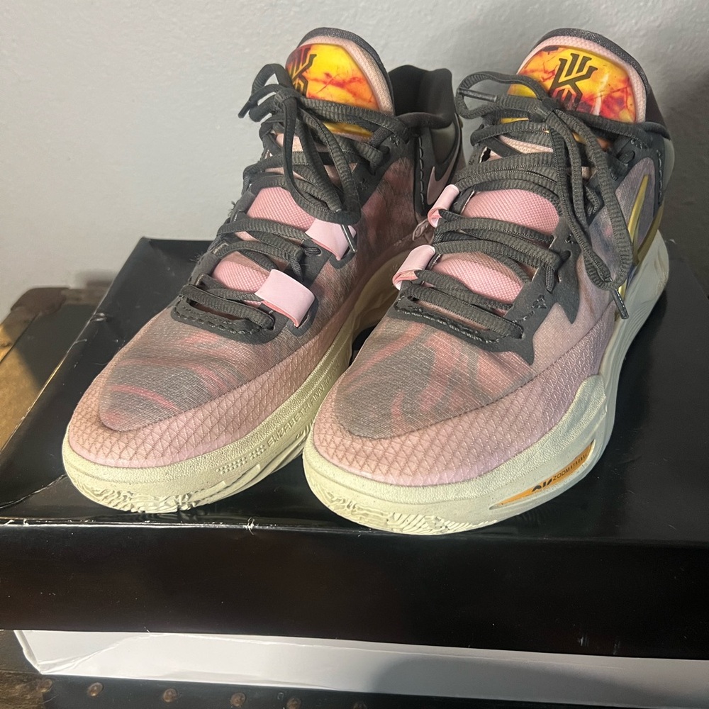 Men's Athletic Shoes in Pink and Gray